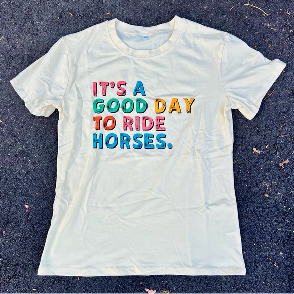 Tops - Horse Lover’s Graphic T-Shirt - Pale Yellow - Size Medium